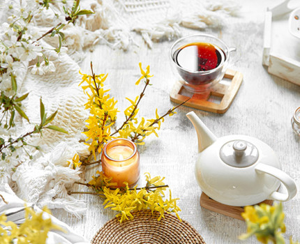 Noir, vert, blanc ou oolong : quel thé contient le plus de théine ? - Elle  à Table